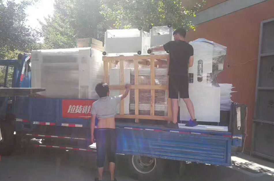 Ningbo customer SMT equipment special car delivery